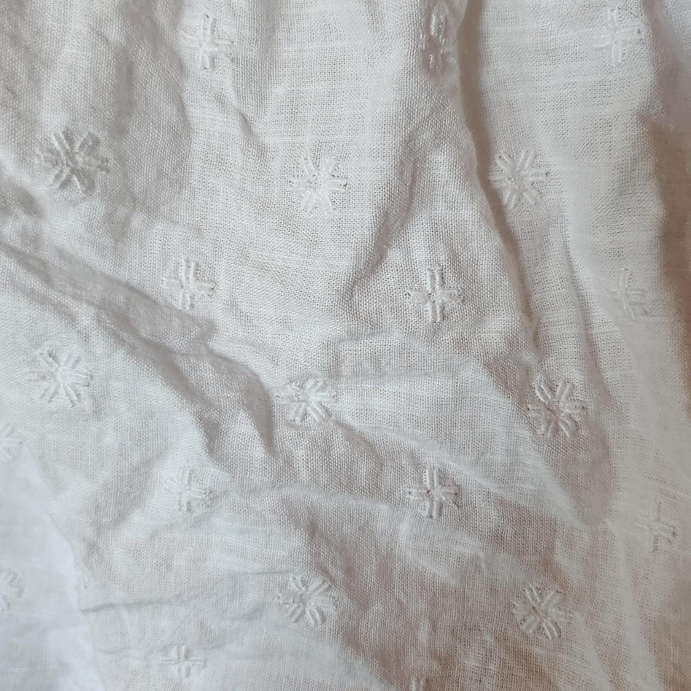 Old Navy White Eyelet Ruffle Blouse "BUY1 GET1 FREE" - Picture 4 of 6